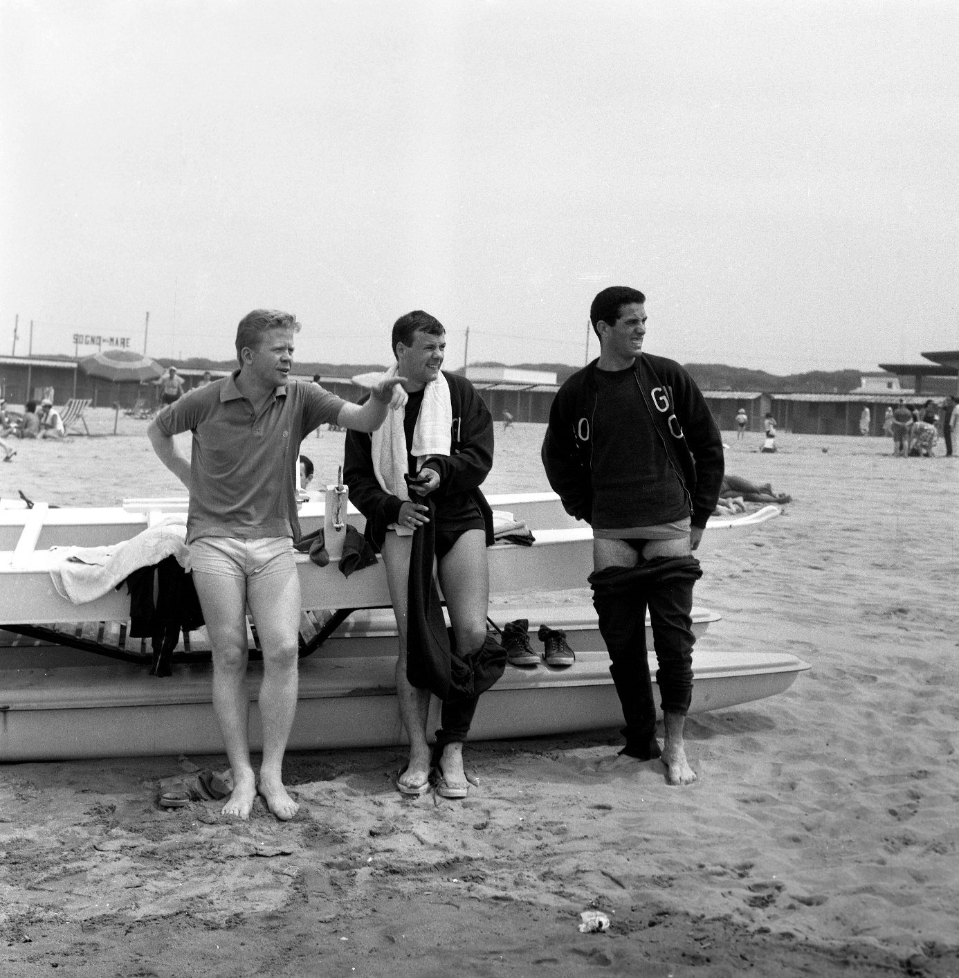 FC Augsburg Ikone Helmut Haller in Italien am Strand. Foto: Imago Images/United Archives International