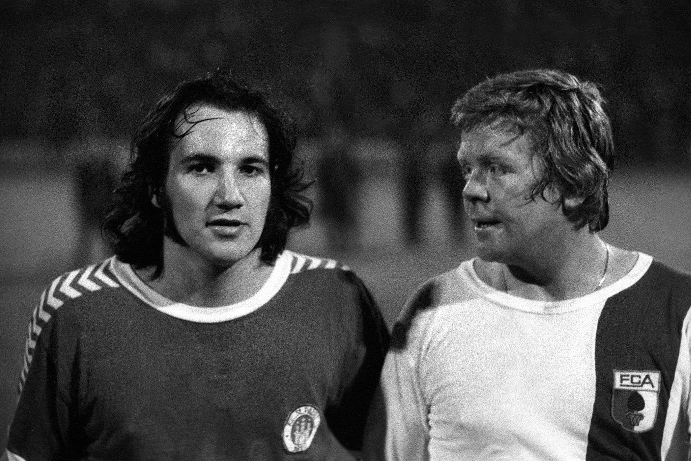 Helmut Haller, FC Augsburg (rechts) und Franz Gerber, FC St. Pauli (links) — Fußballikonen der 60-er. Foto: Imago Images
