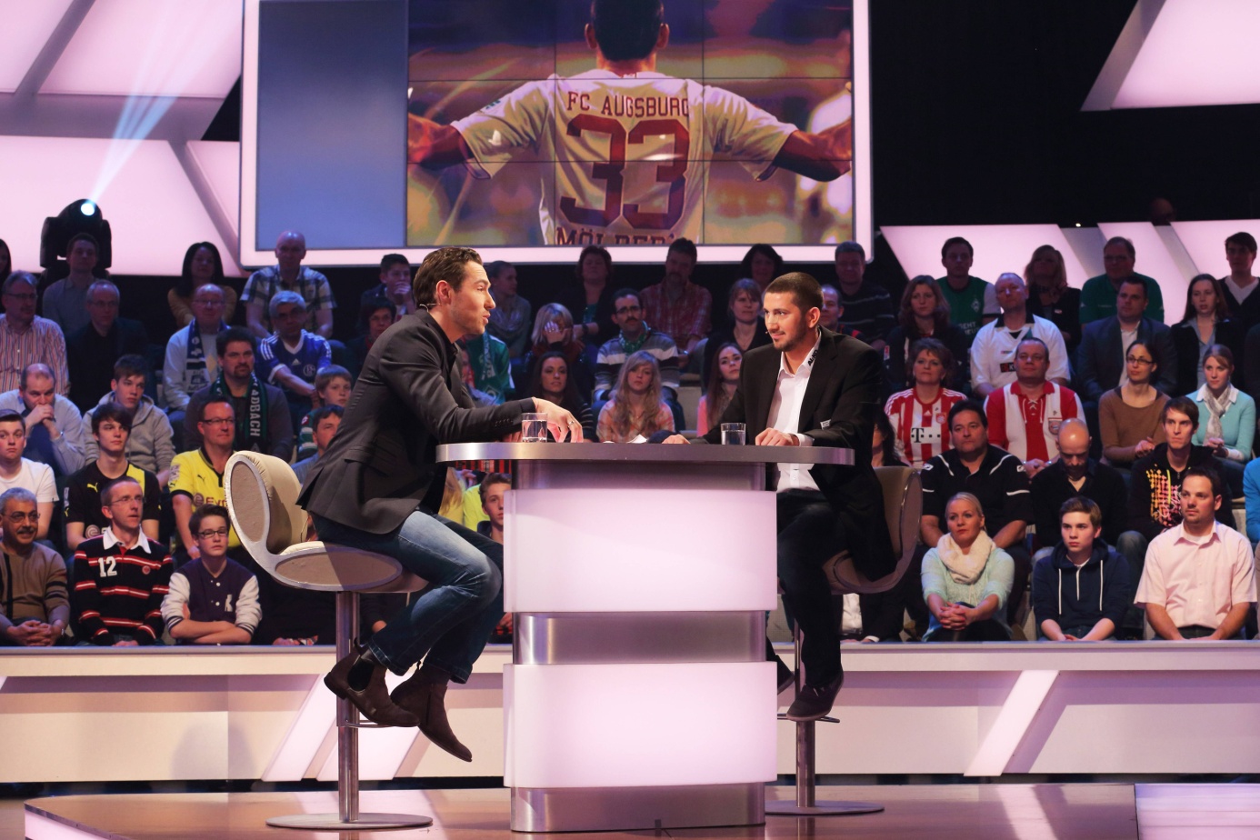 Sascha Mölders (r.) bei Moderator Sven Voss im „Aktuellen Sport-Studio“ des ZDF im Jahr 2013. Foto: Imago Images